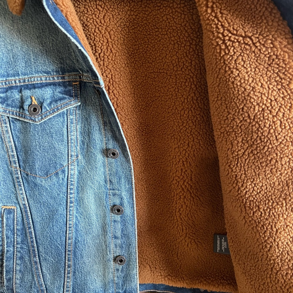 Vince Mohave Blue Denim Trucker Jacket with Brown Sherpa Lining - Picture 11 of 12